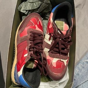 Valentino sneakers sz 42